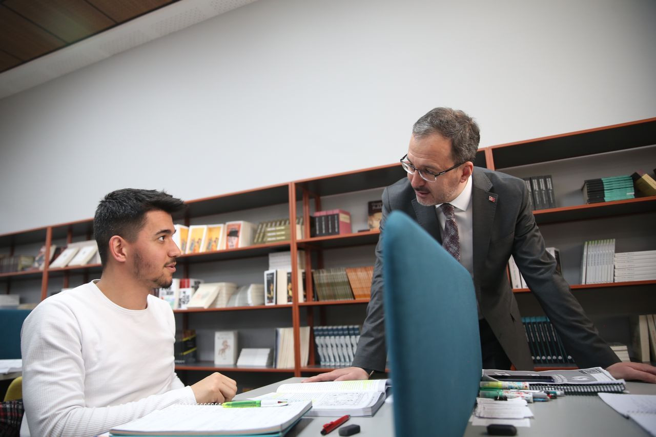 Bakan Kasapoğlu, Kars'ta öğrencilerle iftar yaptı - Sayfa 6