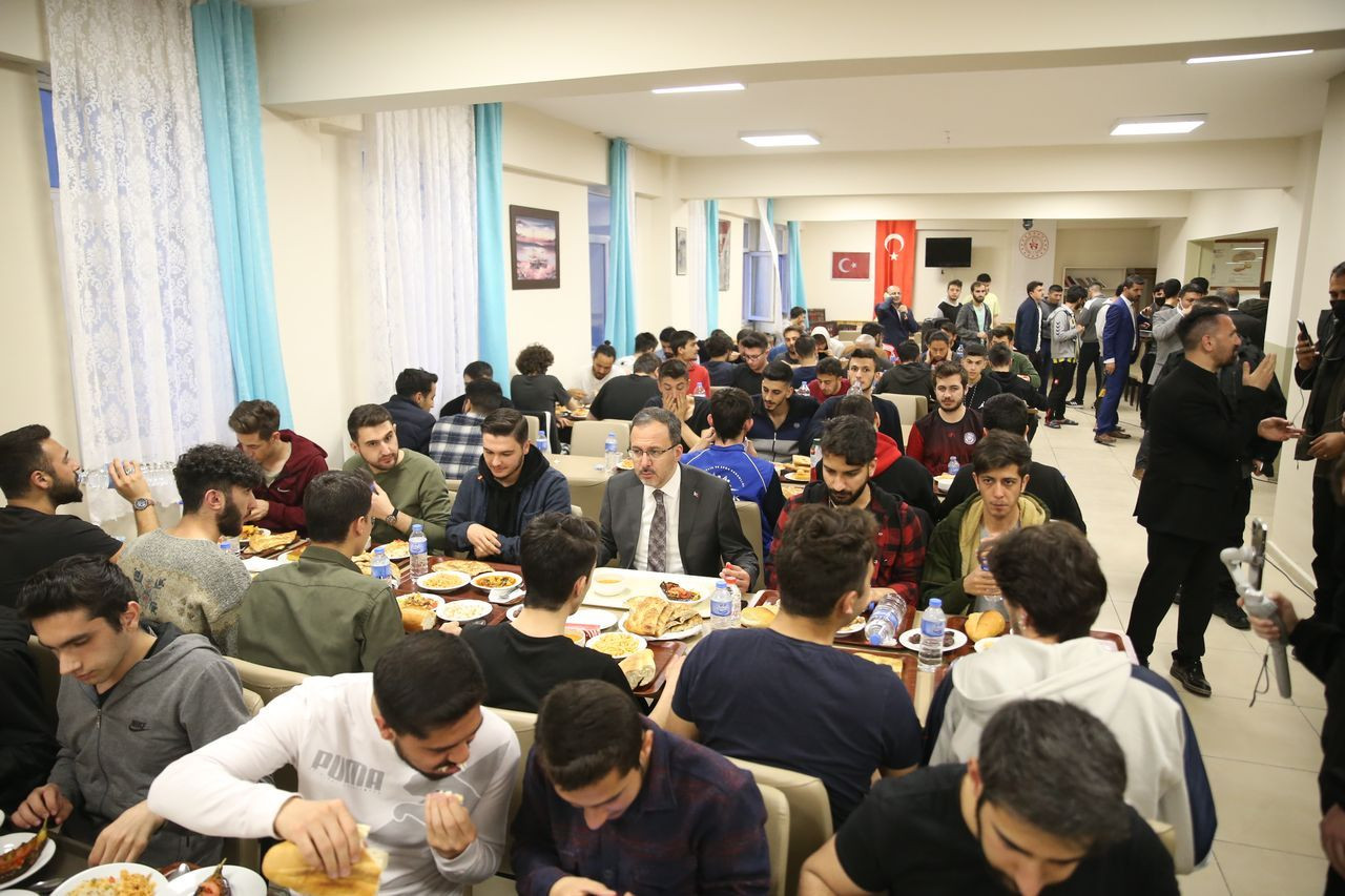 Bakan Kasapoğlu, Kars'ta öğrencilerle iftar yaptı - Sayfa 11