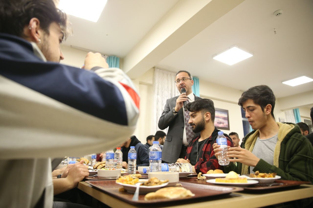 Bakan Kasapoğlu, Kars'ta öğrencilerle iftar yaptı - Sayfa 13