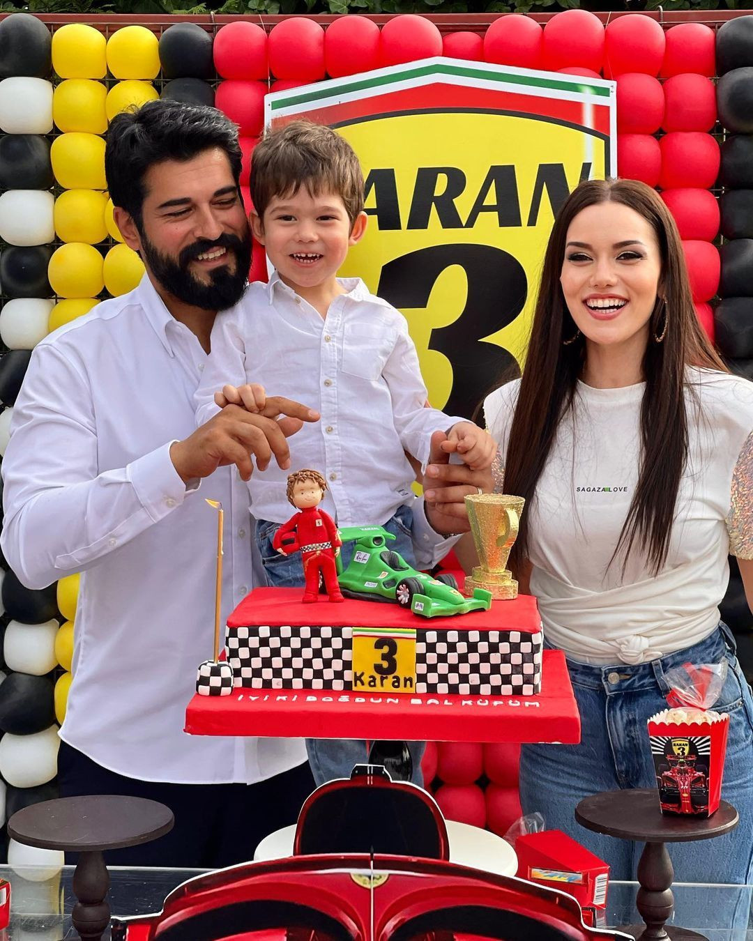 Fahriye Evcen ile Burak Özçivit'in oğlu Karan 3 yaşına bastı! İşte gösterişli partiden ilk kareler... - Sayfa 7