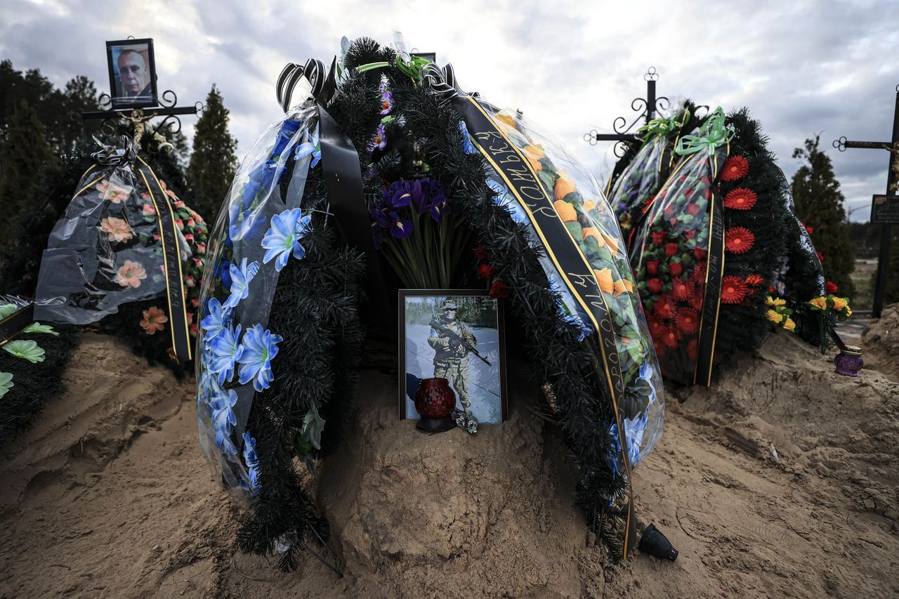 Bucha'da acı manzara! Ölen siviller için yeni mezar alanları açılıyor - Sayfa 5