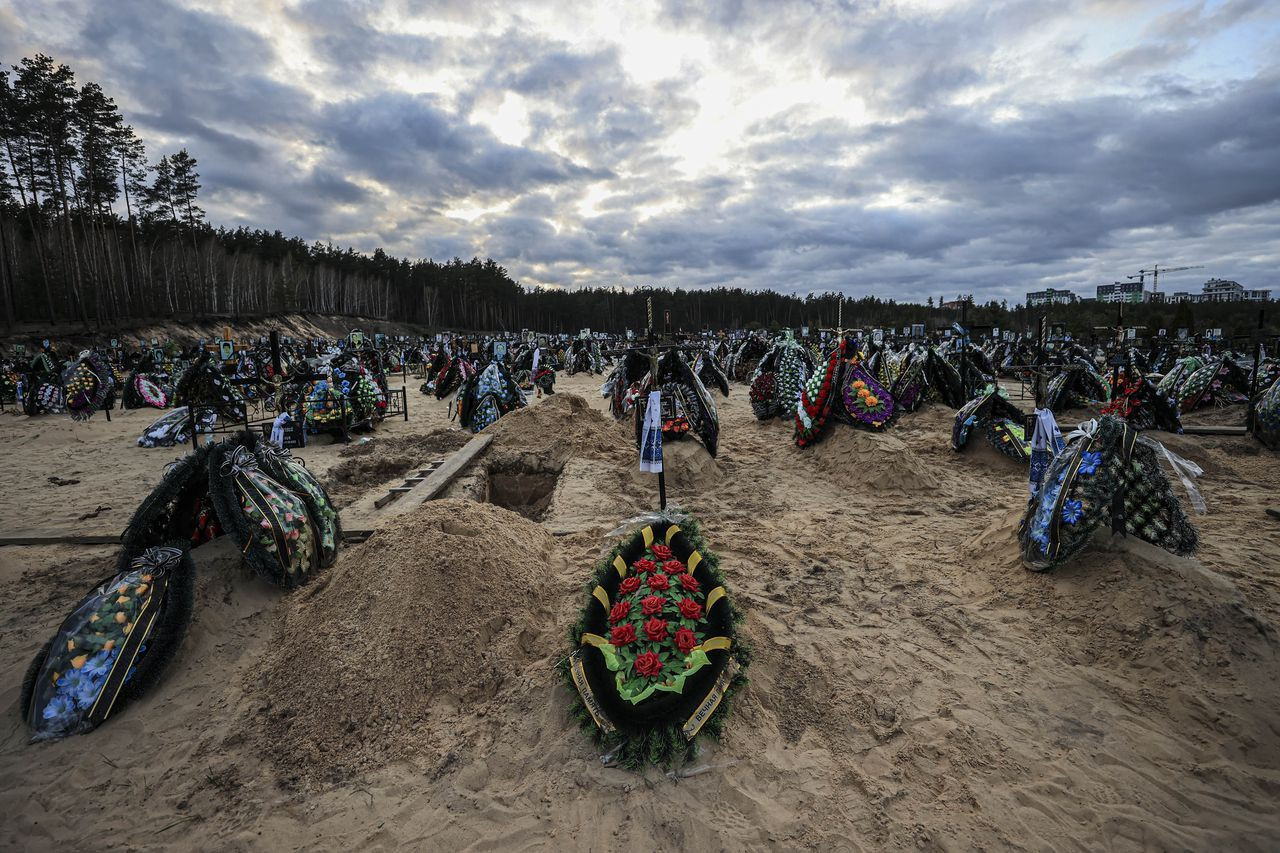 Bucha'da acı manzara! Ölen siviller için yeni mezar alanları açılıyor - Sayfa 7