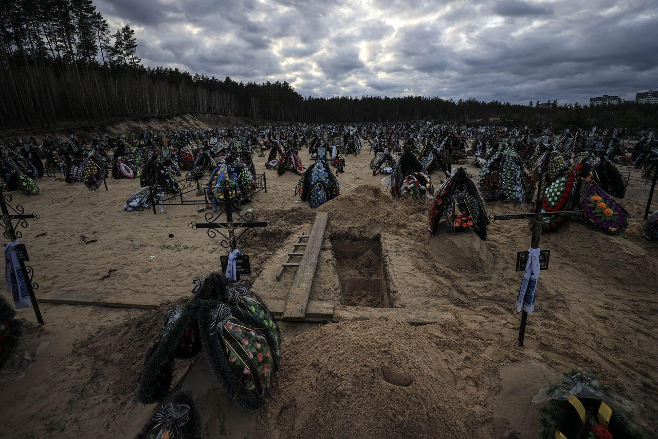 Bucha'da acı manzara! Ölen siviller için yeni mezar alanları açılıyor - Sayfa 8