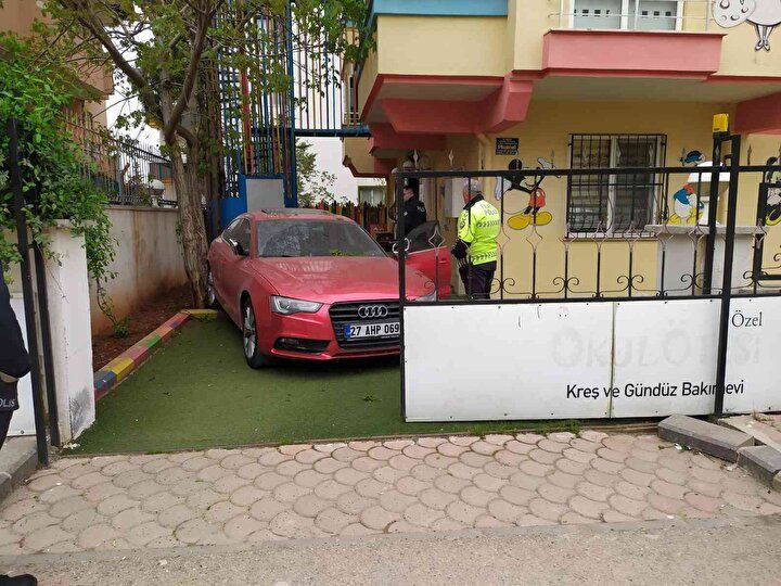 Kaza yapan araç sürücüsü uyanmak bilmedi: Çevredekiler hem güldü, hem korktu! - Sayfa 9