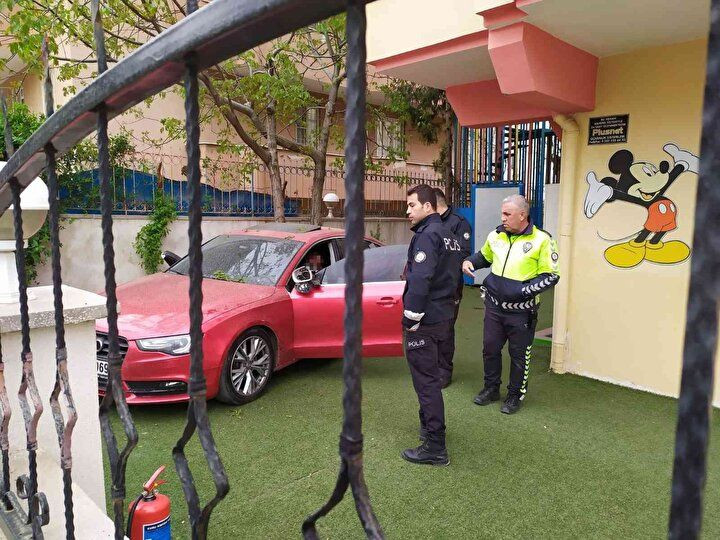 Kaza yapan araç sürücüsü uyanmak bilmedi: Çevredekiler hem güldü, hem korktu! - Sayfa 5