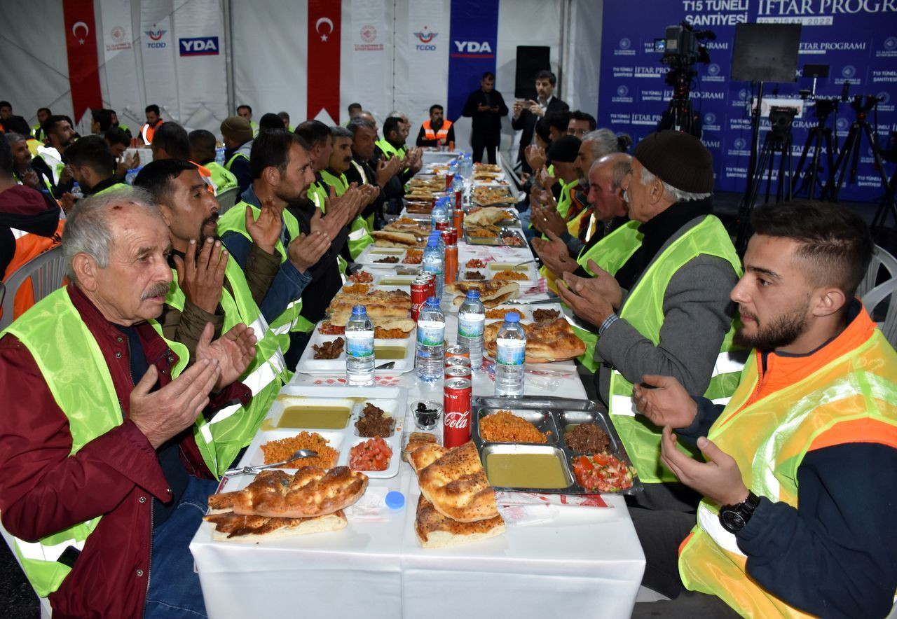 Bakan Karaismailoğlu: Demiryolu ağımızı 2053'de 28 bin 590 kilometreye hedefledik - Sayfa 6