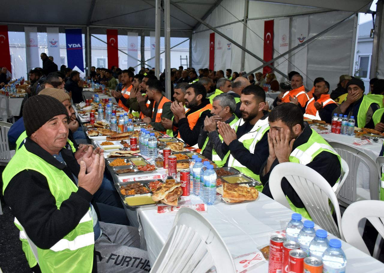 Bakan Karaismailoğlu: Demiryolu ağımızı 2053'de 28 bin 590 kilometreye hedefledik - Sayfa 7