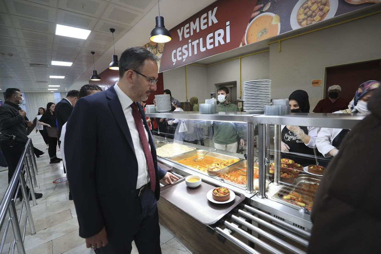 Gençlik ve Spor Bakanı Kasapoğlu, Erzurum'da öğrencilerle iftar yaptı - Sayfa 9