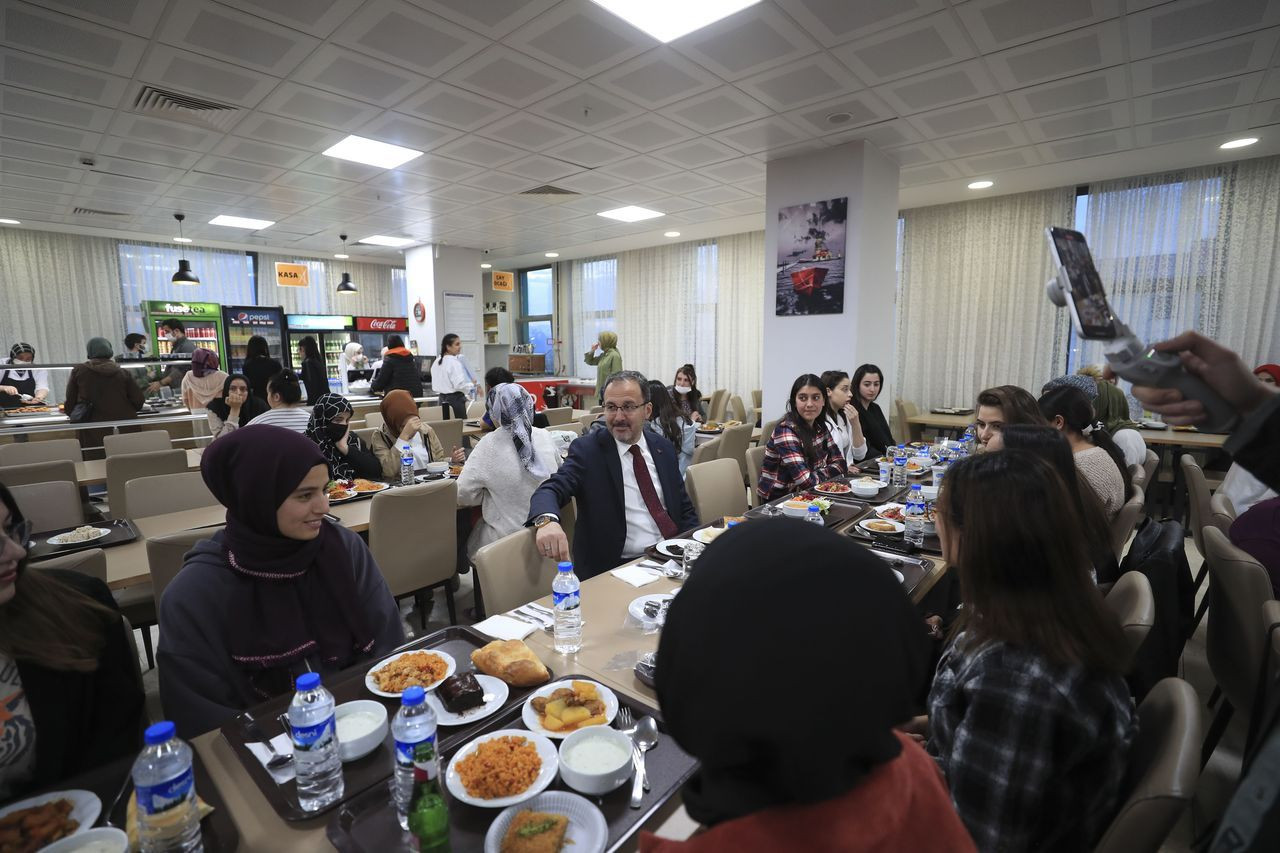 Gençlik ve Spor Bakanı Kasapoğlu, Erzurum'da öğrencilerle iftar yaptı - Sayfa 12