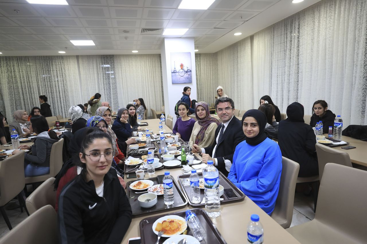 Gençlik ve Spor Bakanı Kasapoğlu, Erzurum'da öğrencilerle iftar yaptı - Sayfa 14