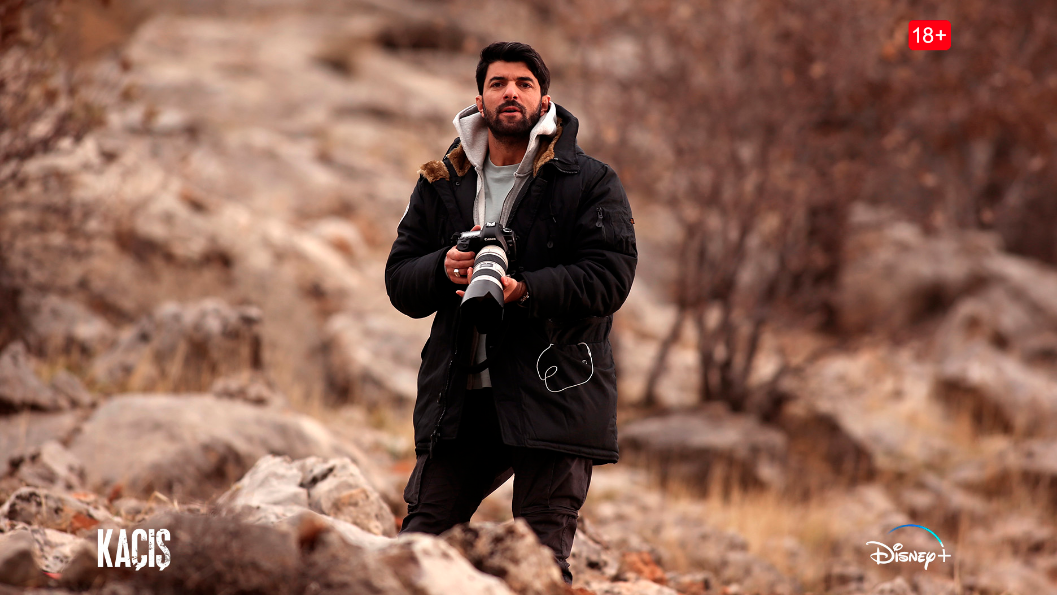 Disney Plus, Engin Akyürek'in başrolünde olduğu ilk Türk içeriği 'Kaçış'tan görüntüler paylaştı - Sayfa 6