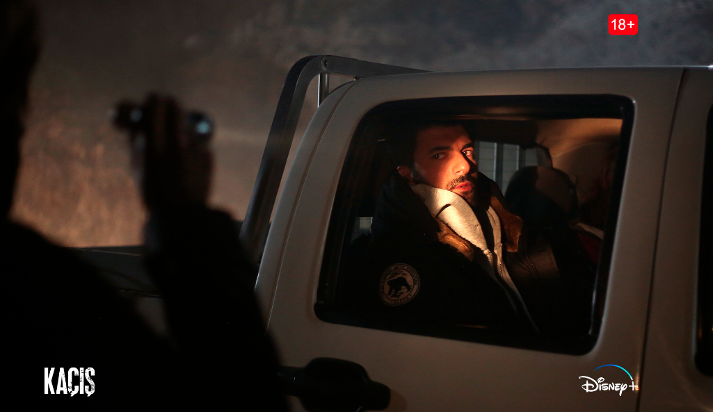 Disney Plus, Engin Akyürek'in başrolünde olduğu ilk Türk içeriği 'Kaçış'tan görüntüler paylaştı - Sayfa 10