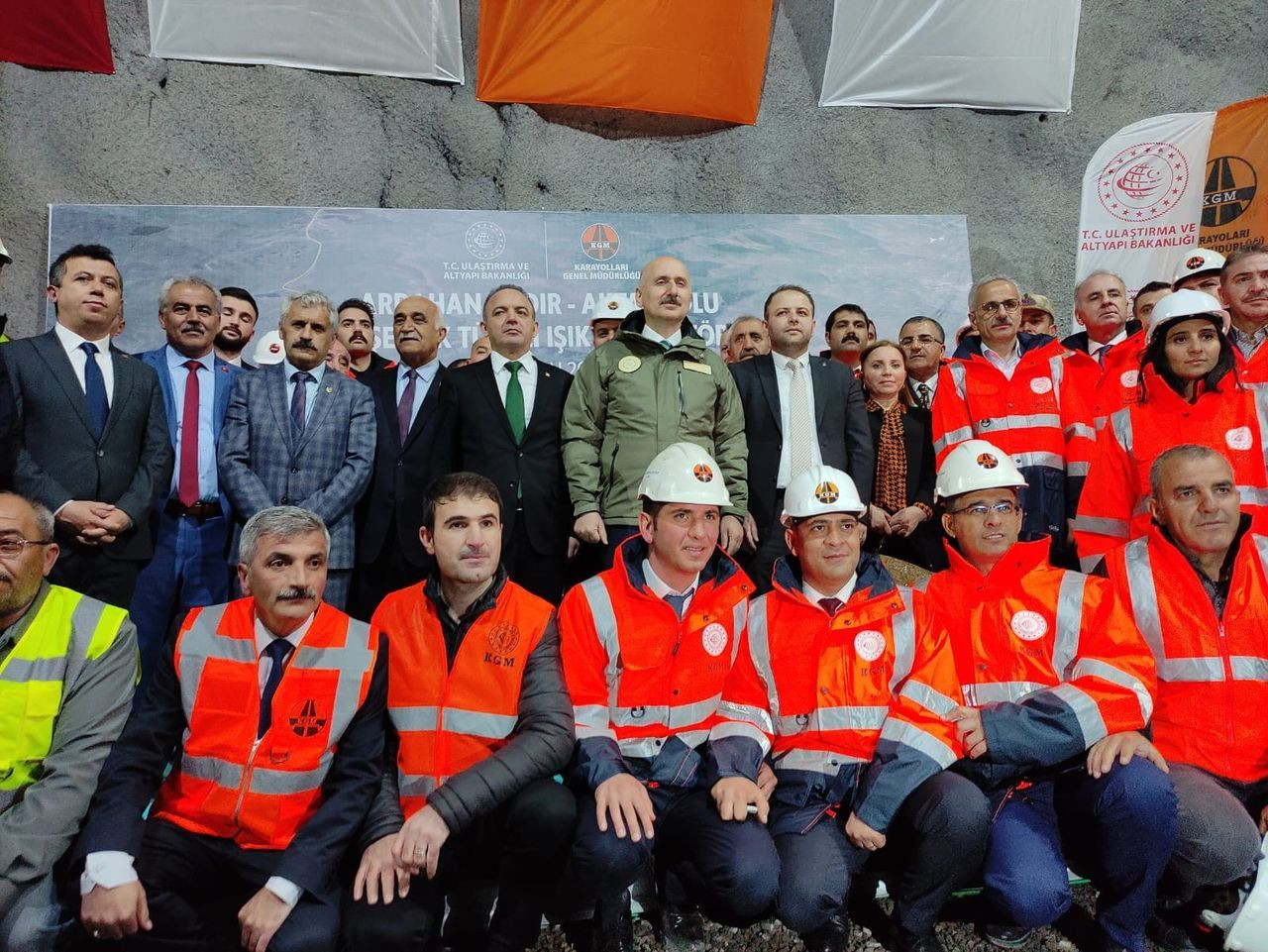 Bakan Karaismailoğlu, Aşık Şenlik Tüneli'ne son darbeyi vurdu - Sayfa 7