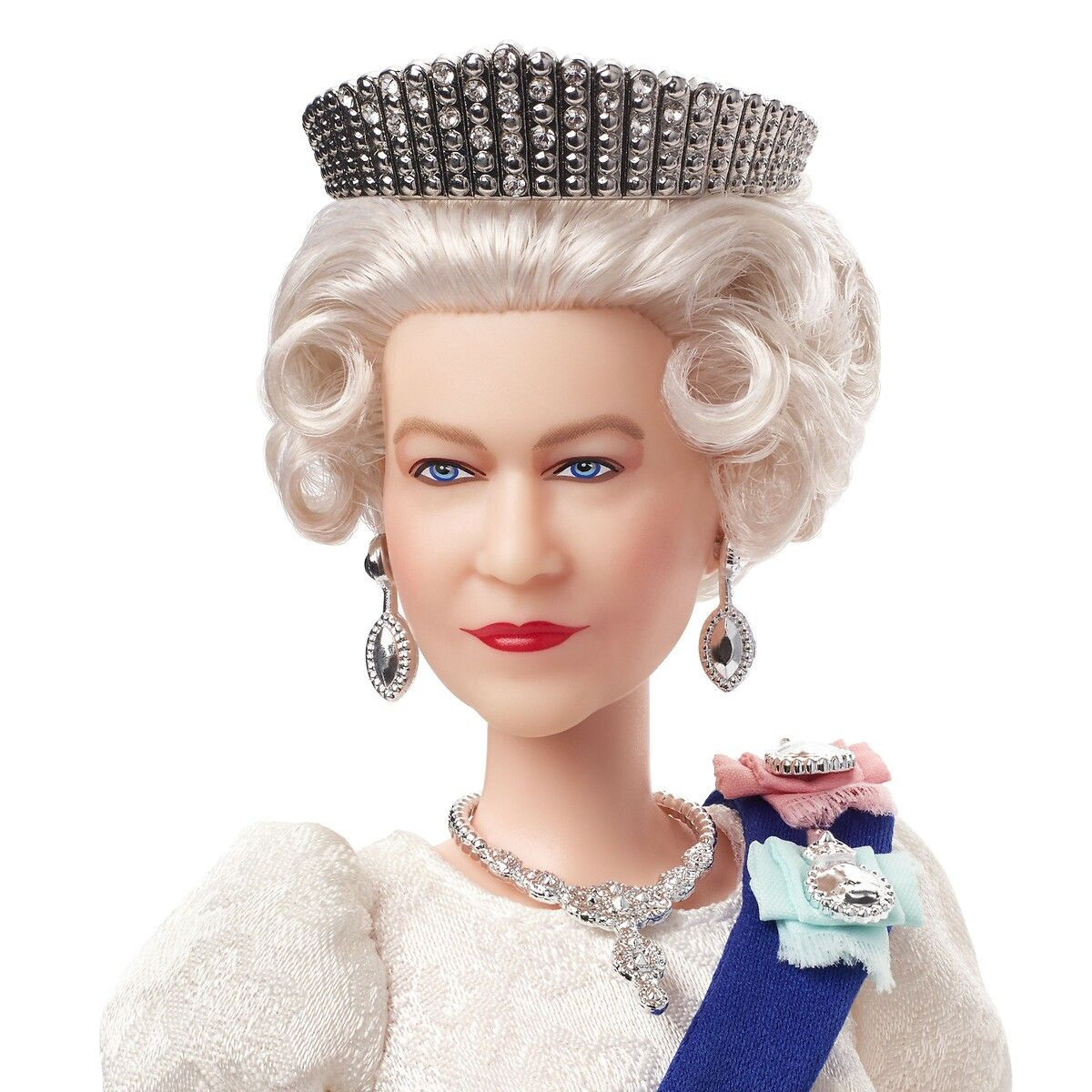 70 yıldır tahtta olan Kraliçe II. Elizabeth'in Barbie bebeği üretildi - Sayfa 11