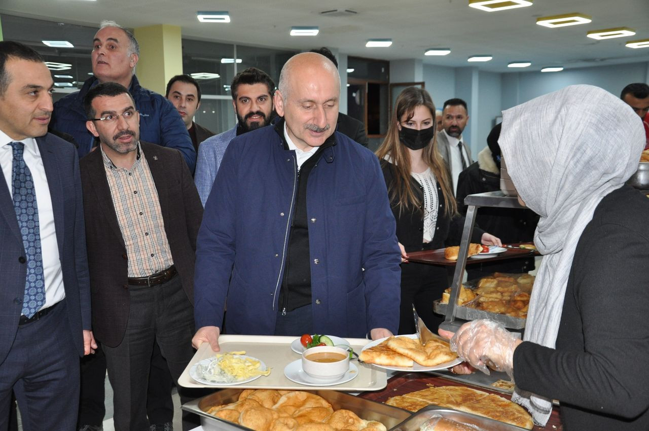 Bakan Karaismailoğlu, sahurda gençlerle buluştu - Sayfa 7