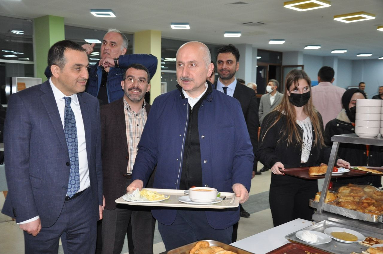 Bakan Karaismailoğlu, sahurda gençlerle buluştu - Sayfa 8