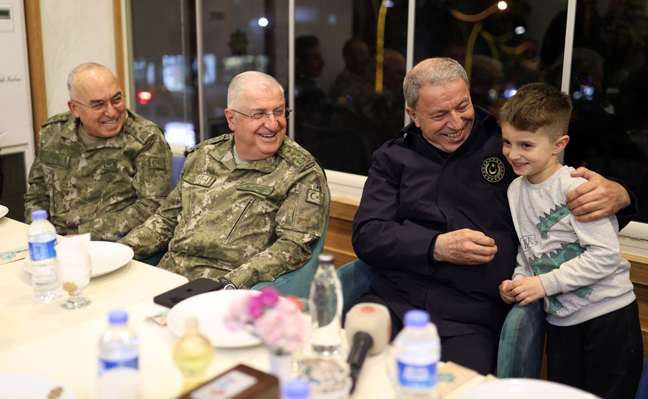 Bakan Akar ve kuvvet komutanları Irak sınırının sıfır noktasında - Sayfa 6