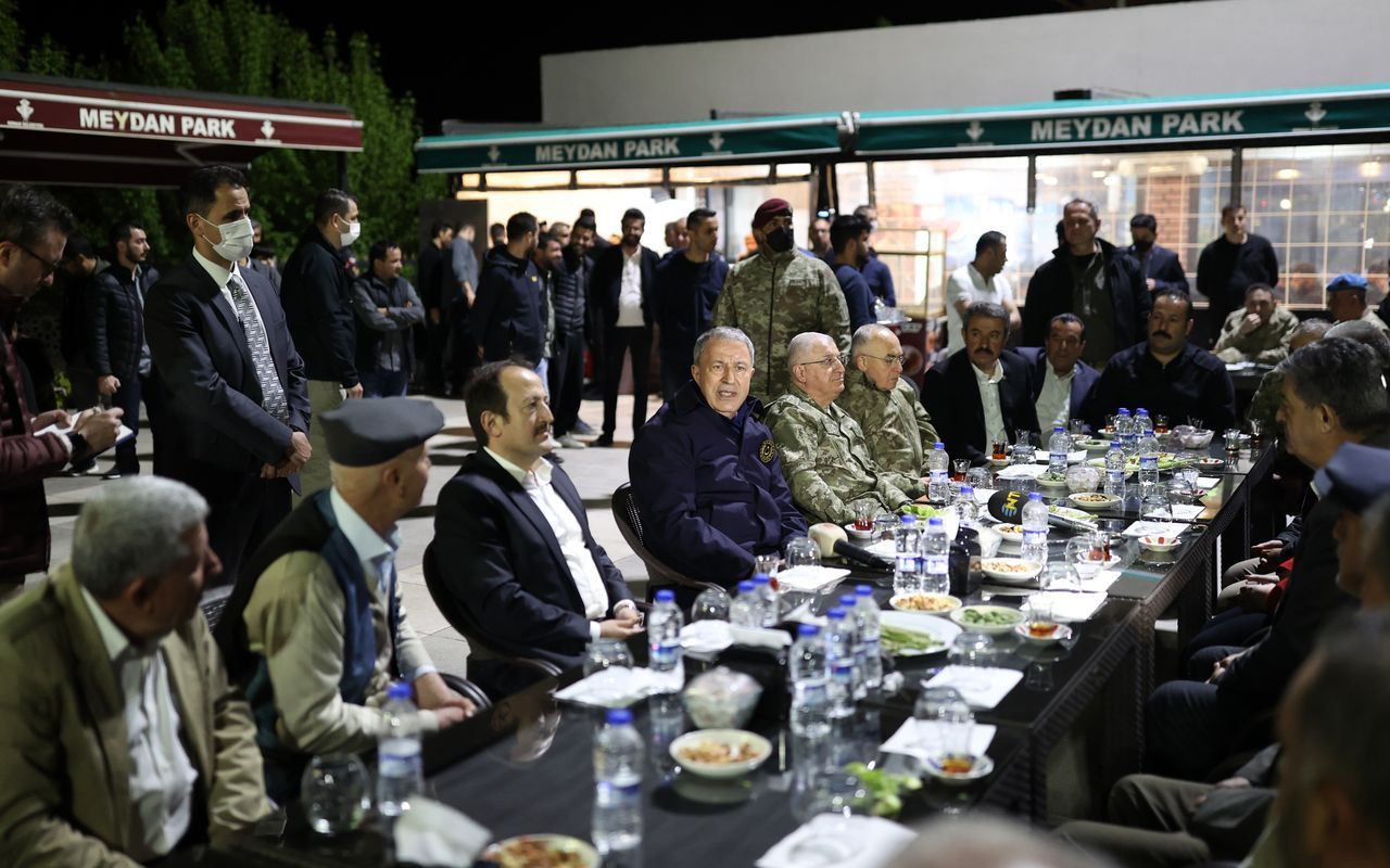 Bakan Akar ve kuvvet komutanları Irak sınırının sıfır noktasında - Sayfa 9