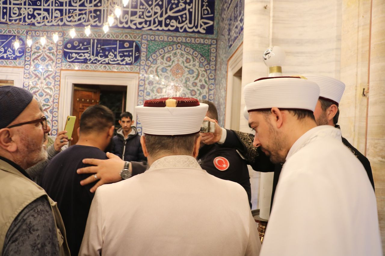 Peygamber Efendimizin Sakal-ı Şerif'ini görenler gözyaşlarına hakim olamadı - Sayfa 12