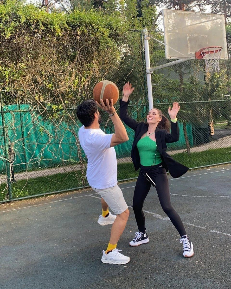 Alparslan Büyük Selçuklu'nun Güzel Başrolü Fahriye Evcen Eşi Burak Özçivit'le Basket Oynadı! - Sayfa 6