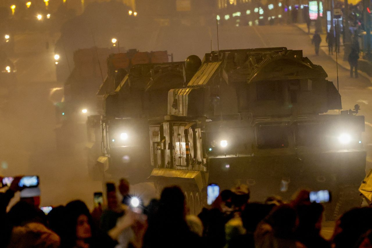 Rusya'dan gövde gösterisi provası! Rus askeri araçları, Tarihi Kızıl Meydan’da - Sayfa 6