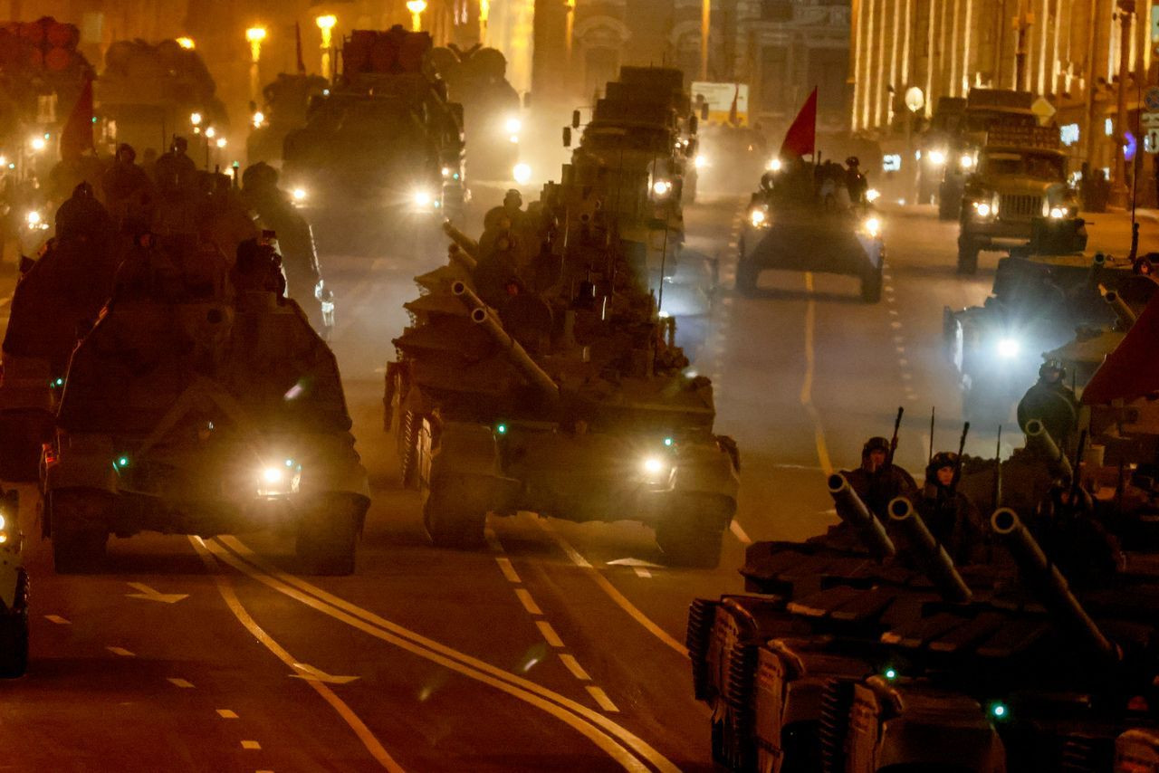 Rusya'dan gövde gösterisi provası! Rus askeri araçları, Tarihi Kızıl Meydan’da - Sayfa 11