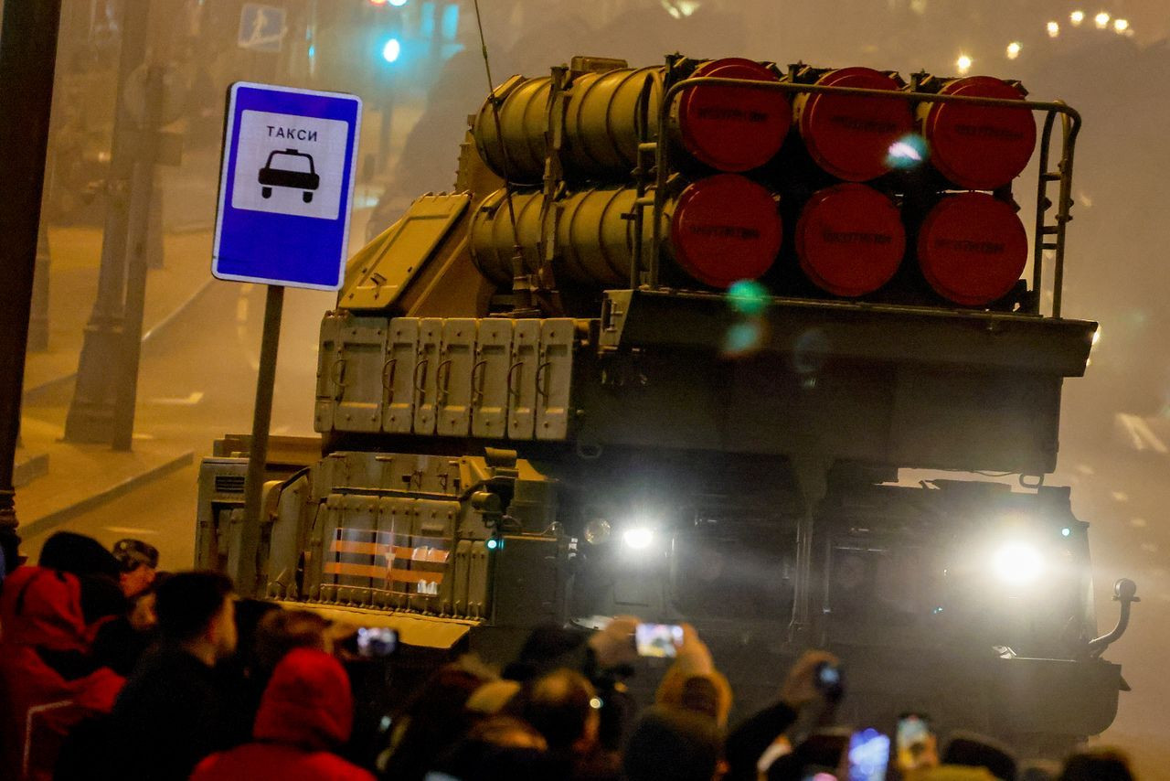 Rusya'dan gövde gösterisi provası! Rus askeri araçları, Tarihi Kızıl Meydan’da - Sayfa 12