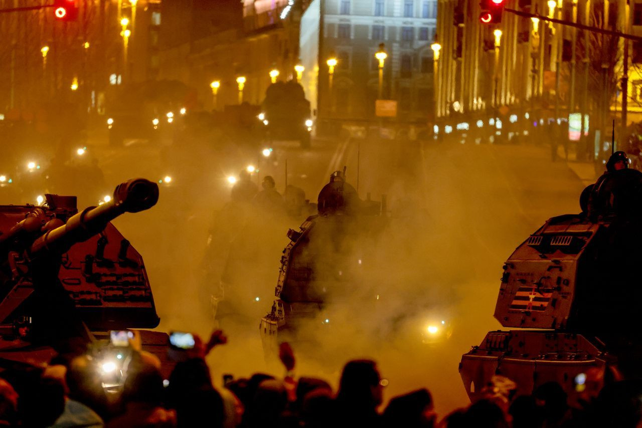 Rusya'dan gövde gösterisi provası! Rus askeri araçları, Tarihi Kızıl Meydan’da - Sayfa 17