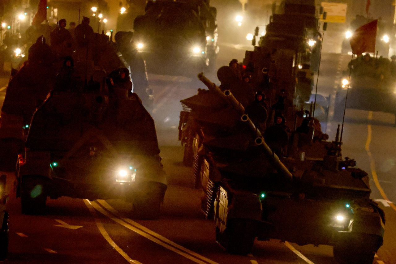 Rusya'dan gövde gösterisi provası! Rus askeri araçları, Tarihi Kızıl Meydan’da - Sayfa 18