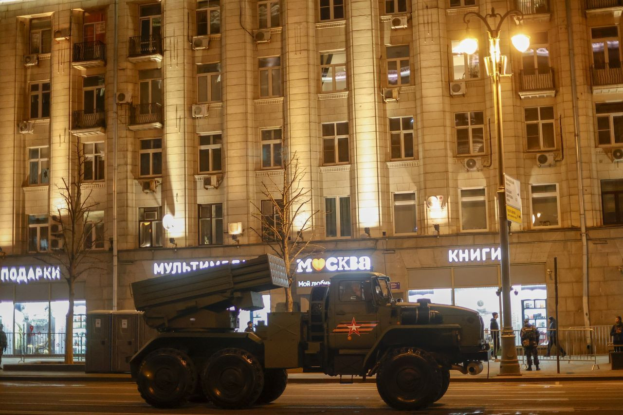 Rusya'dan gövde gösterisi provası! Rus askeri araçları, Tarihi Kızıl Meydan’da - Sayfa 25