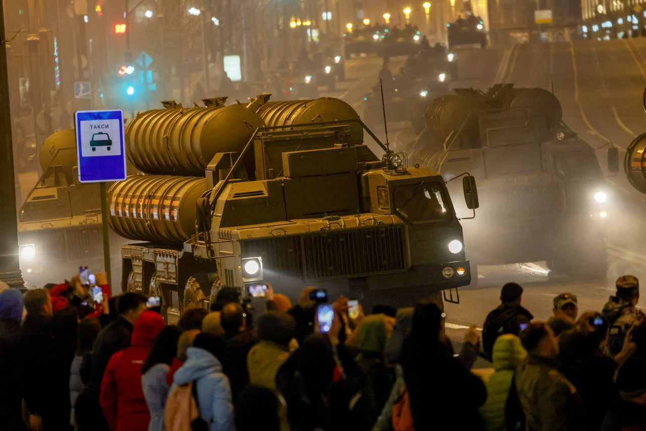 Rusya'dan gövde gösterisi provası! Rus askeri araçları, Tarihi Kızıl Meydan’da - Sayfa 26