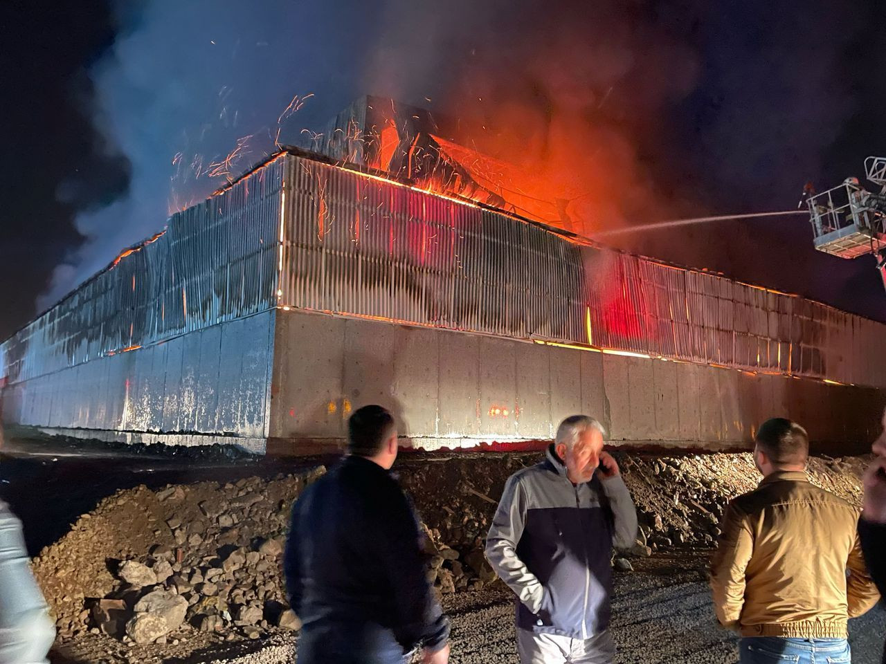 Isparta'da yapı firmasına ait depoda büyük yangın! - Sayfa 7