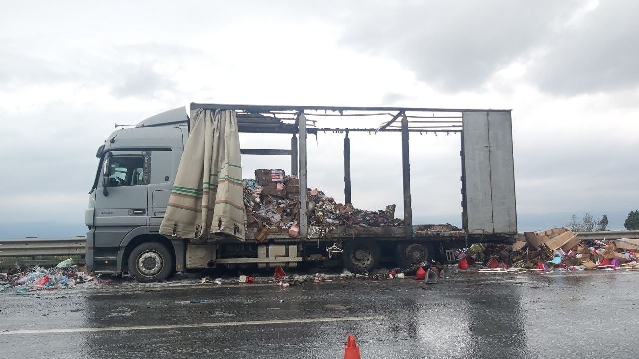 TIR, TEM’de alev alev yandı! Anadolu Otoyolu kilitlendi - Sayfa 13