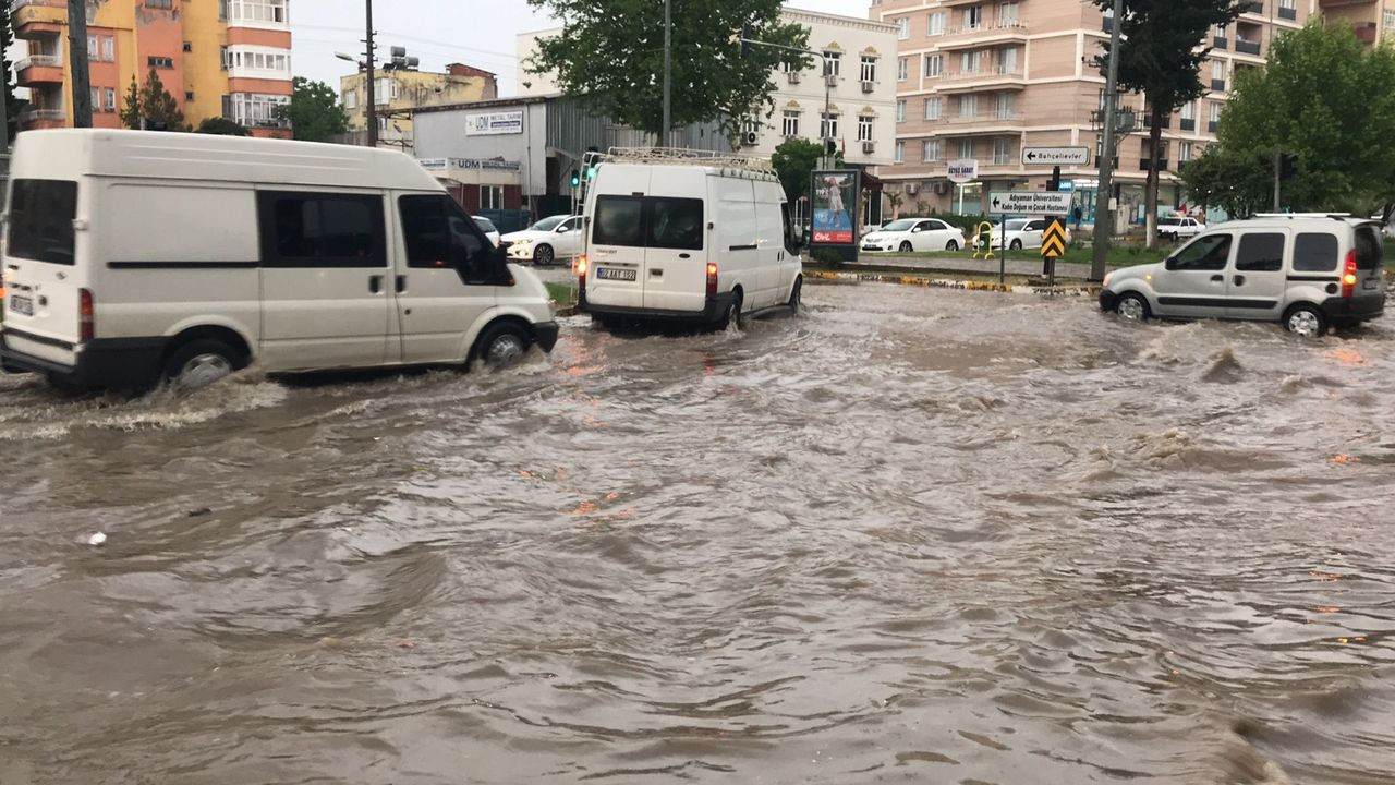Adıyaman'ı sel bastı! Çok şiddetli yağışta onlarca araç sular altında kaldı - Sayfa 5
