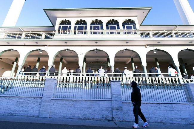 Avustralya'nın Sidney kentindeki Müslümanlar bayram namazı için camiye akın etti - Sayfa 11