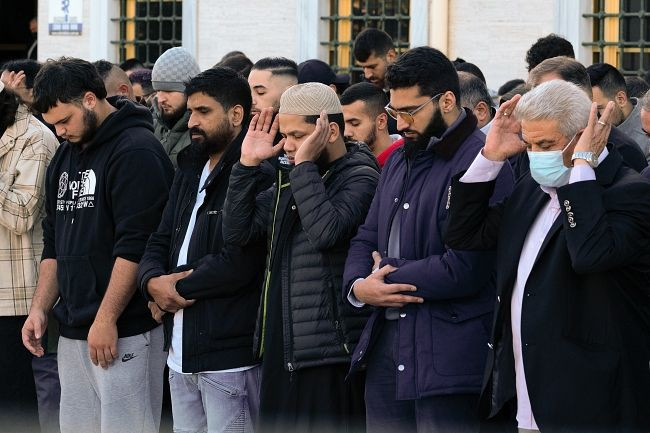 Avustralya'nın Sidney kentindeki Müslümanlar bayram namazı için camiye akın etti - Sayfa 7