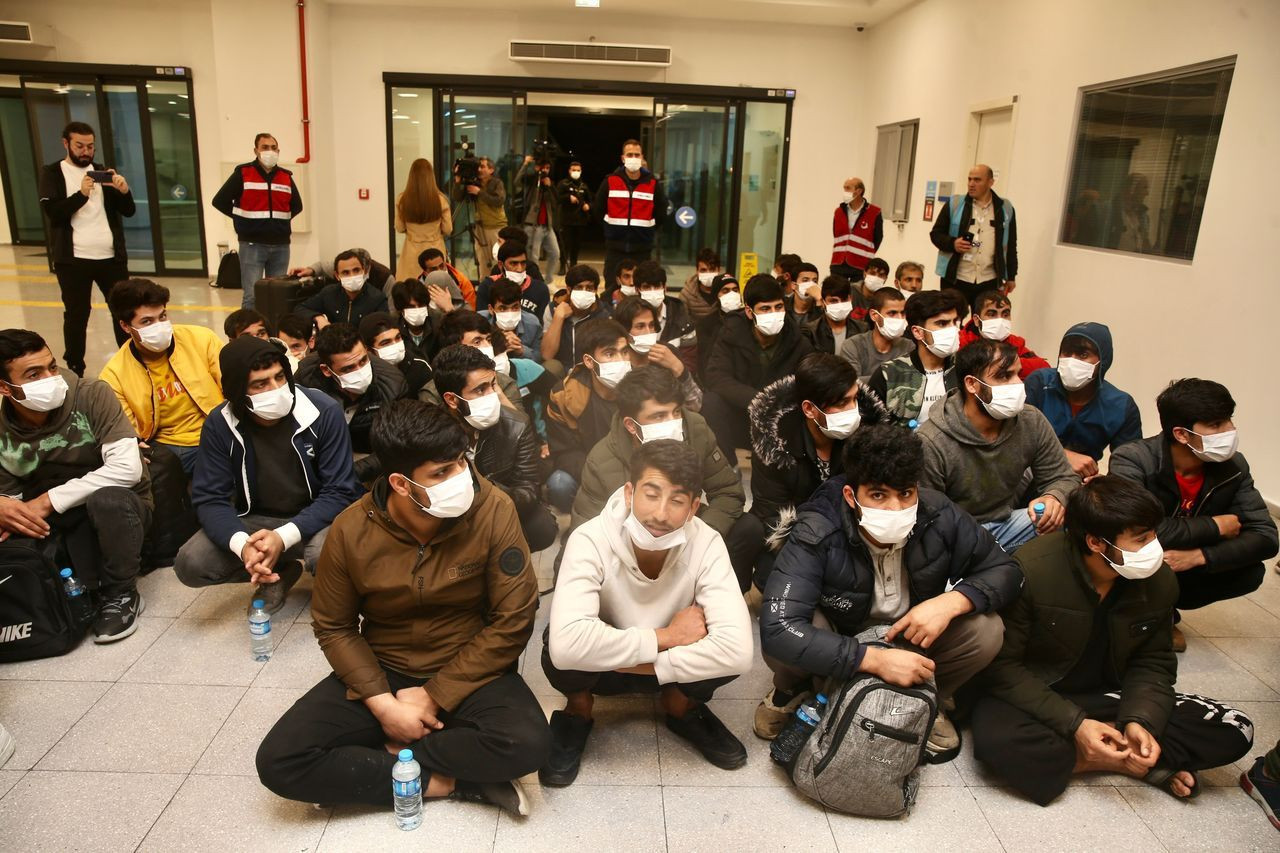 Afganistan ve Pakistan uyruklu 213 düzensiz göçmen daha sınır dışı edildi - Sayfa 8