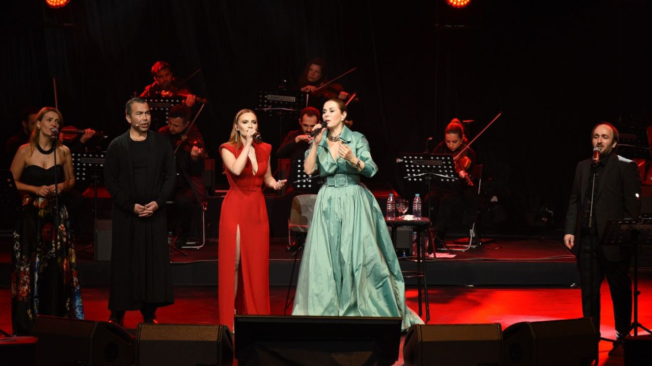 Açıkhava'da konser veren Zuhal Olcay güzelliğiyle göz kamaştırdı - Sayfa 5
