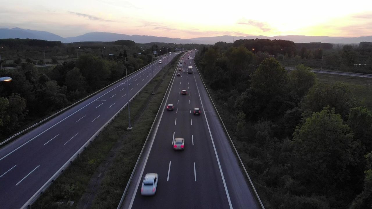 Tatilden dönenler TEM'i doldurdu! Otoyolda yoğunluk oluşturdu - Sayfa 5