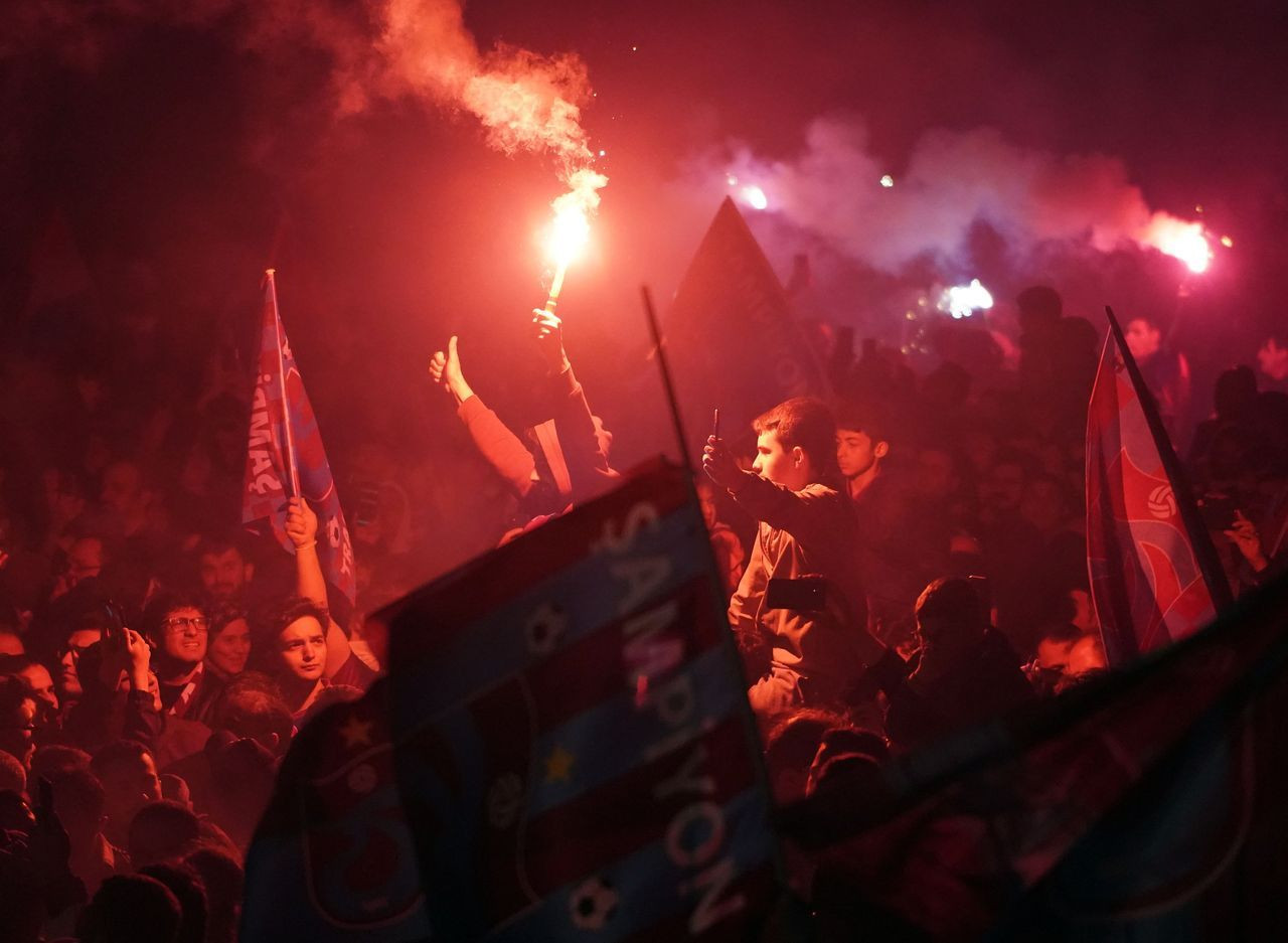 Trabzonspor, şampiyonluğu İstanbul’da kutladı! Yenikapı doldu taştı - Sayfa 16