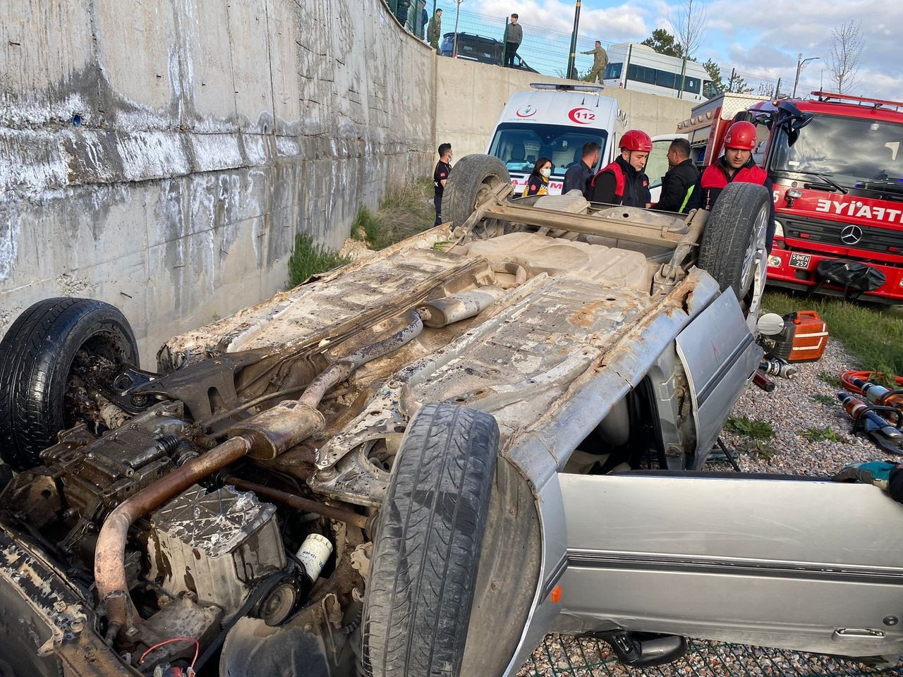 Çocuk sürücü istinat duvarından uçtu: 1'i ağır 2 yaralı - Sayfa 5
