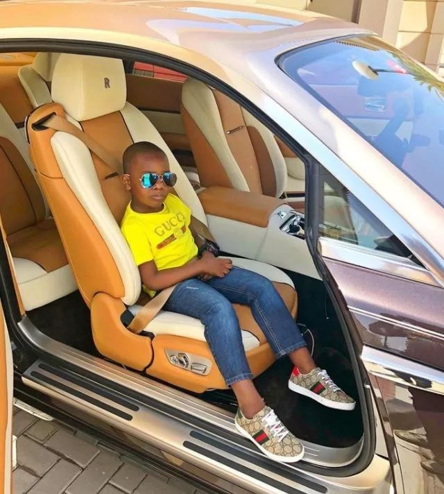 Dünyanın en küçük milyarderi: Mompha Junior'ın babasının 10. yaş günü hediyesi dudak uçuklattı! - Sayfa 7