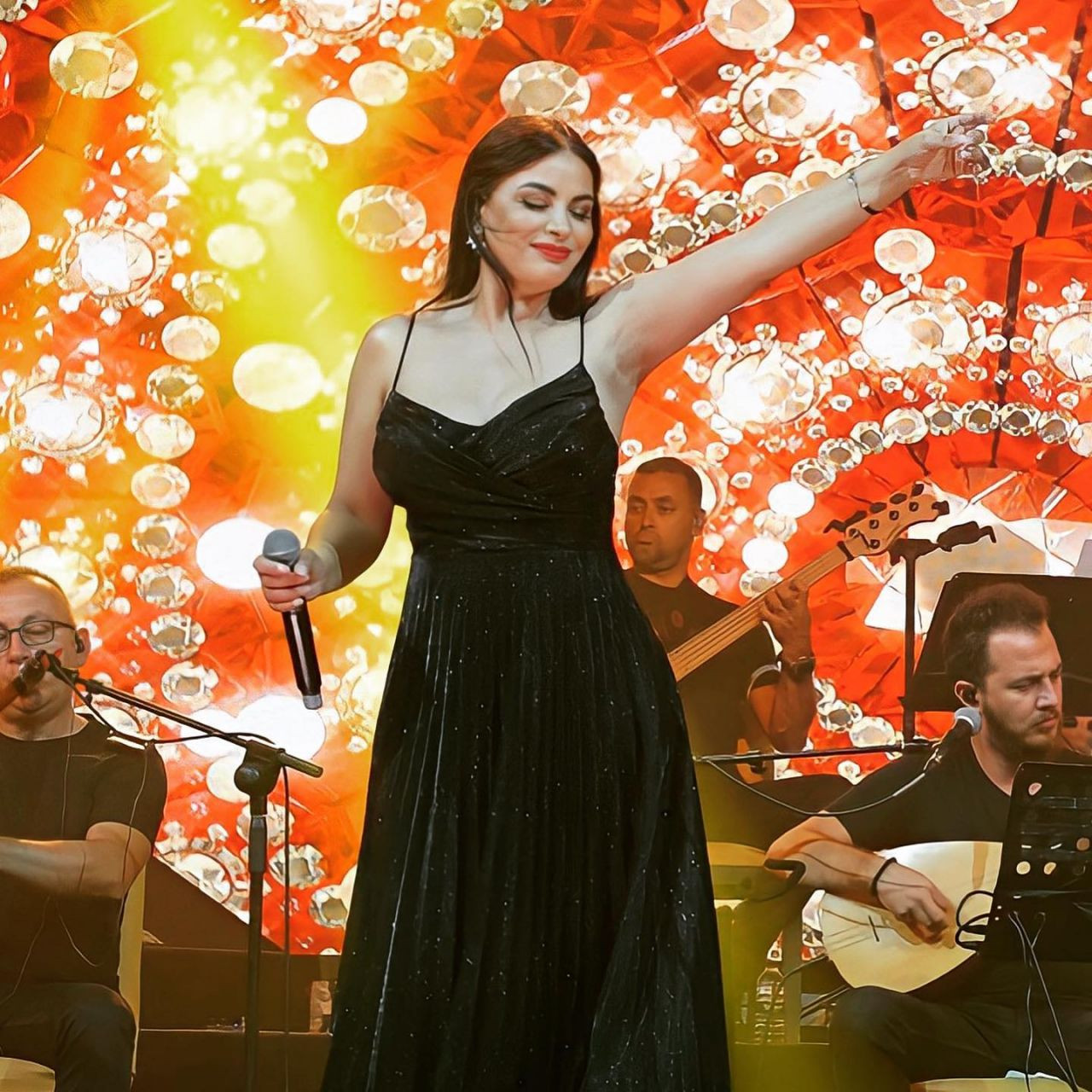 Estetikle bambaşka biri oldu! İşte şarkıcı Zara'nın yıllar içindeki değişimi... - Sayfa 24