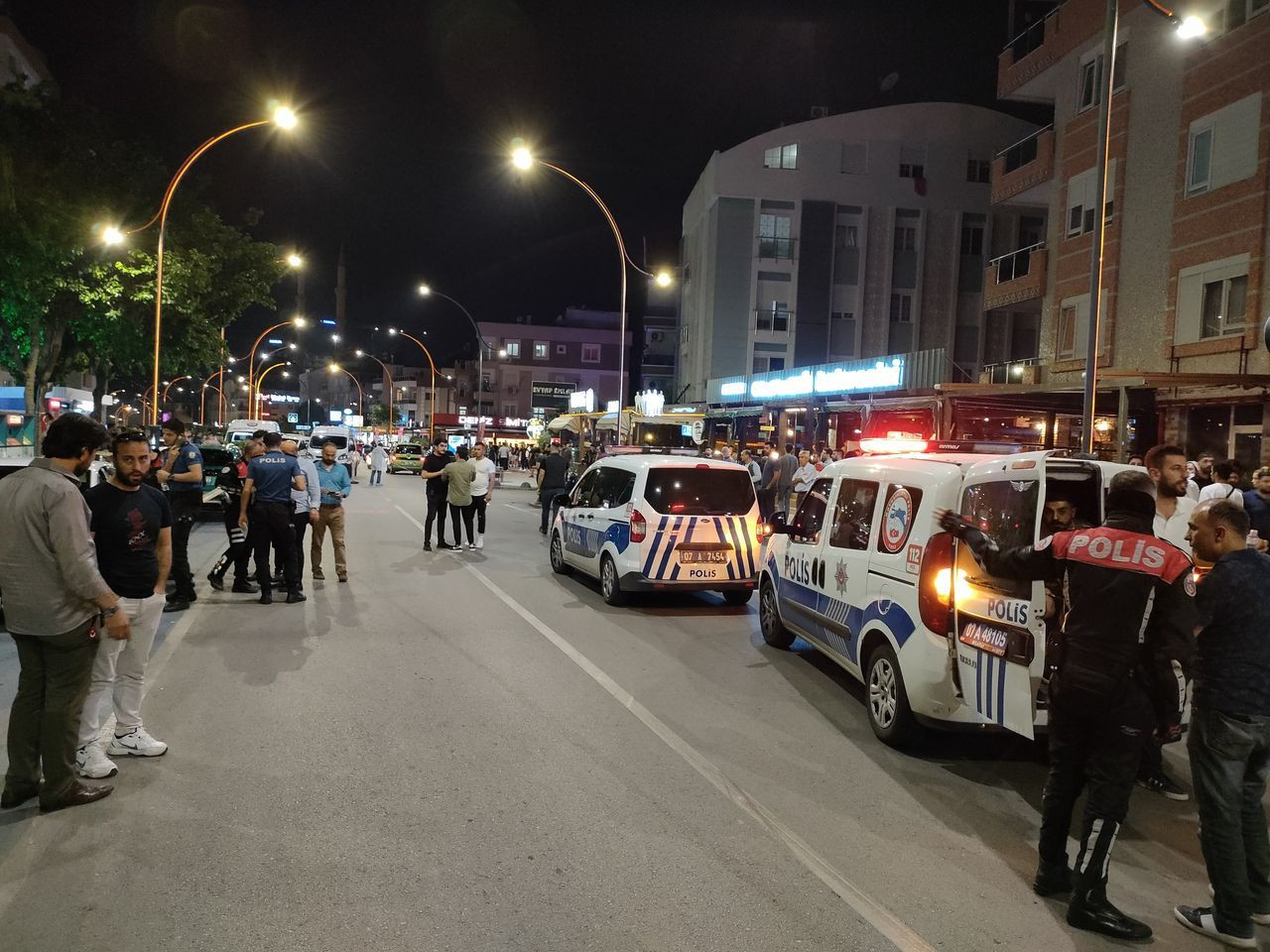 Dün barışmışlardı, bugün silahları çektiler! Antalya'da kanlı kavga kamerada - Sayfa 13