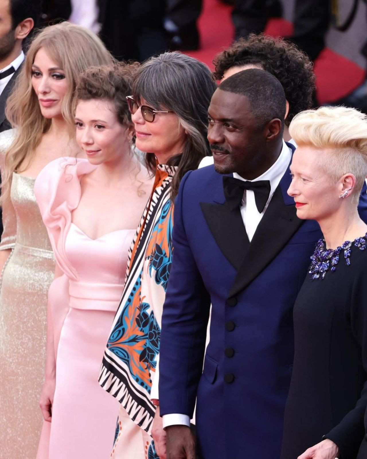 Zerrin Tekindor, Cannes tarzıyla hayran bıraktı! Fit haliyle genç kızlara taş çıkardı - Sayfa 13