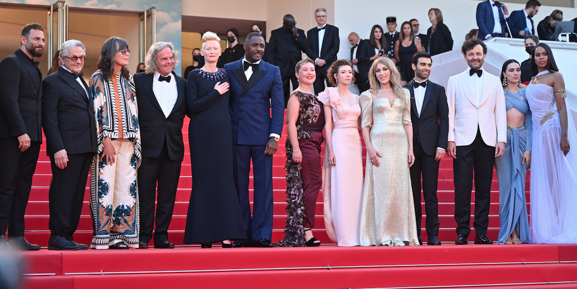 Zerrin Tekindor, Cannes tarzıyla hayran bıraktı! Fit haliyle genç kızlara taş çıkardı - Sayfa 16