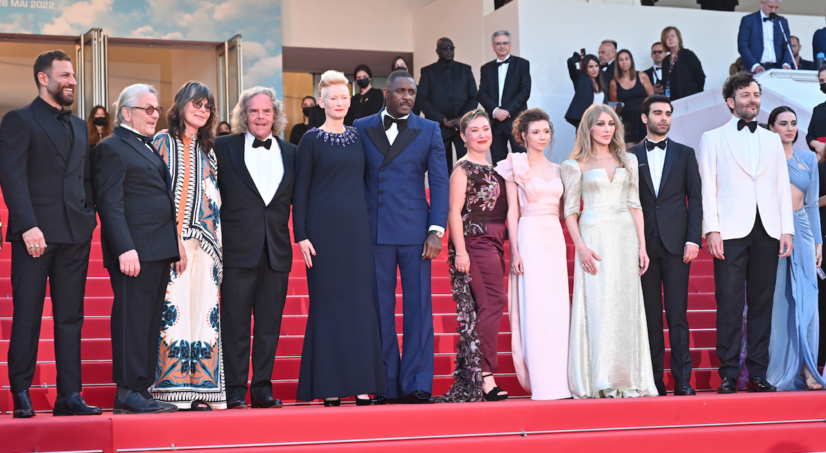 Zerrin Tekindor, Cannes tarzıyla hayran bıraktı! Fit haliyle genç kızlara taş çıkardı - Sayfa 15