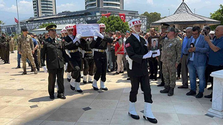 Türkiye kahramanlarını uğurluyor: Pençe-Kilit şehitleri için gözyaşları sel oldu! - Sayfa 9