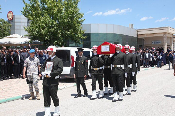 Türkiye kahramanlarını uğurluyor: Pençe-Kilit şehitleri için gözyaşları sel oldu! - Sayfa 14