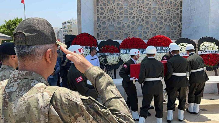 Türkiye kahramanlarını uğurluyor: Pençe-Kilit şehitleri için gözyaşları sel oldu! - Sayfa 10